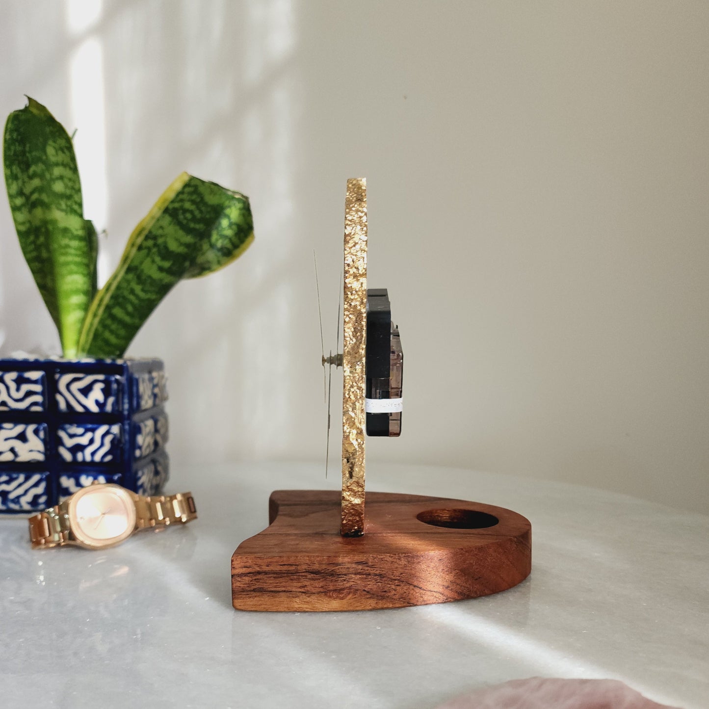 White Gemstone Table clock