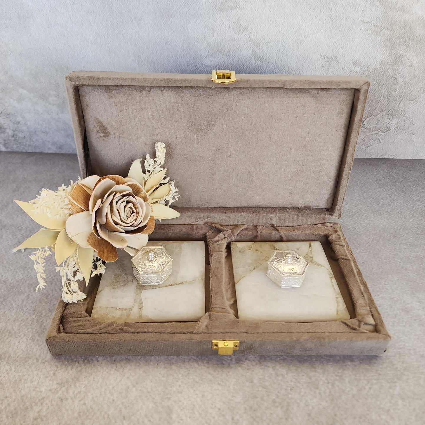 Quartz Hexagonal Kesar Elaichi Set