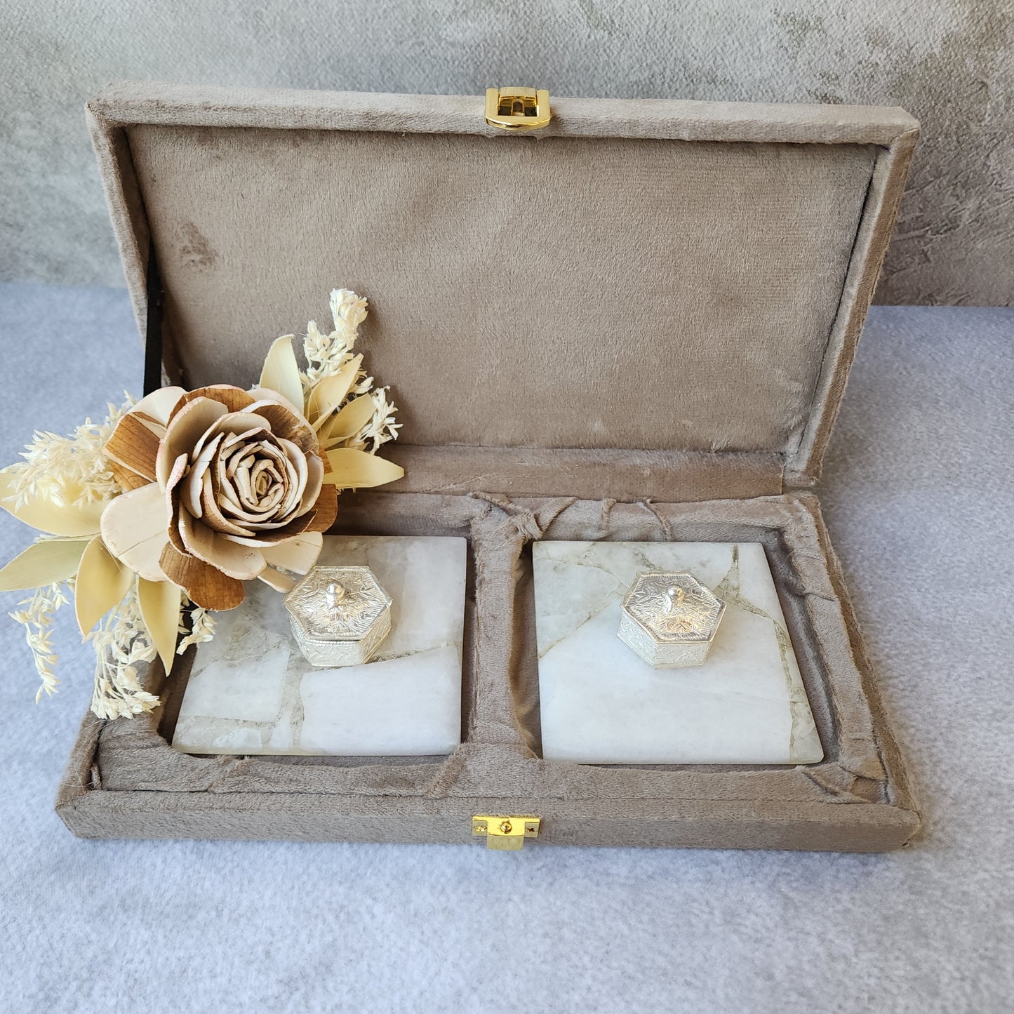 Quartz Hexagonal Kesar Elaichi Set