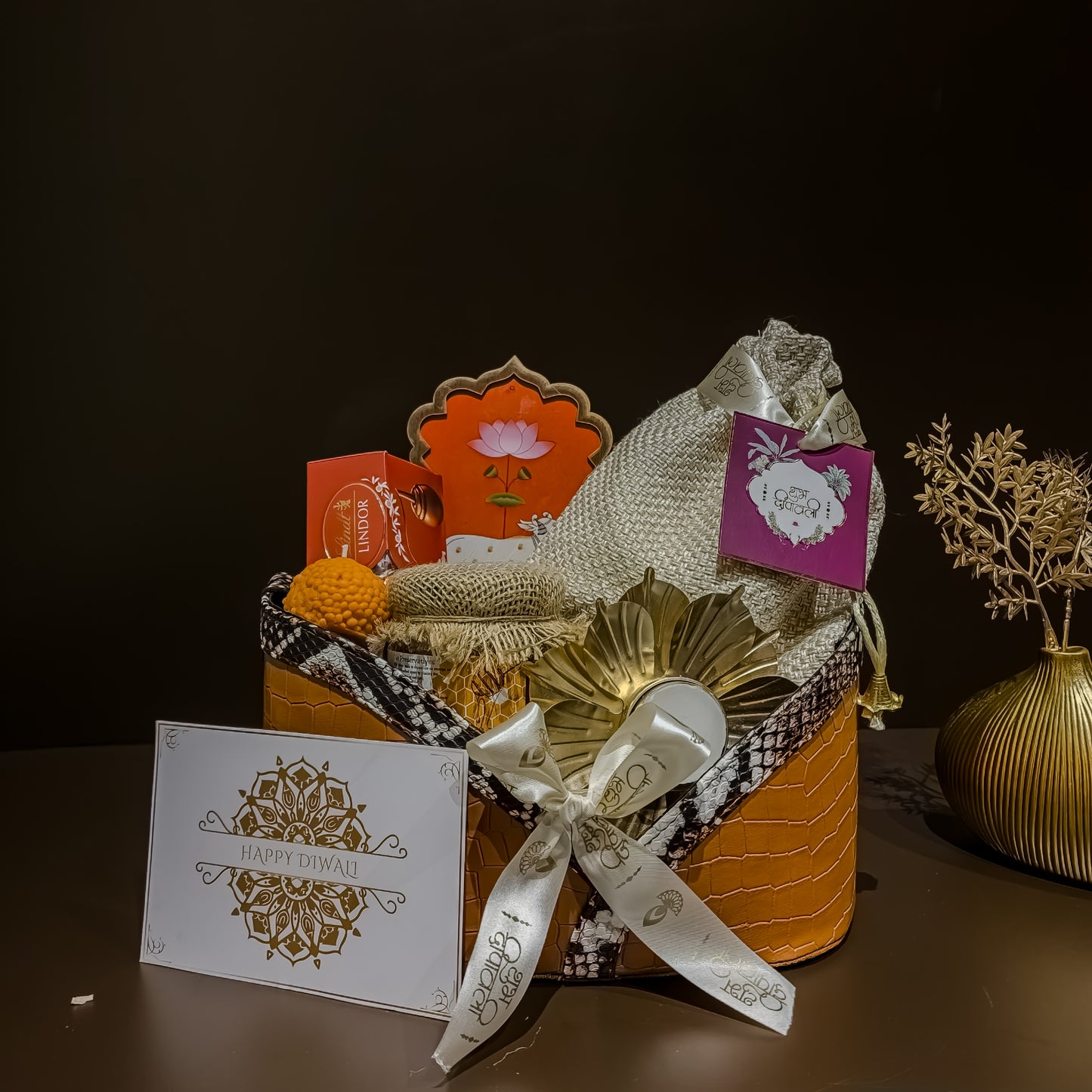 Shrinath luxury hamper inspired by heritage art and festivity β premium corporate hampers India 2025.
