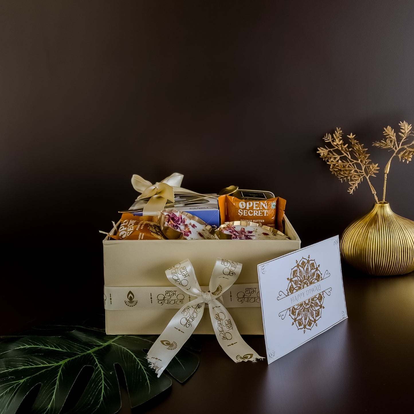 Krishna Edge Hamper