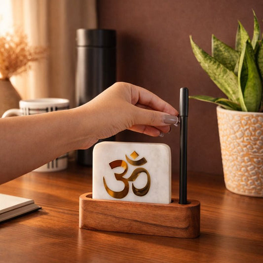 Marble décor with pen stand