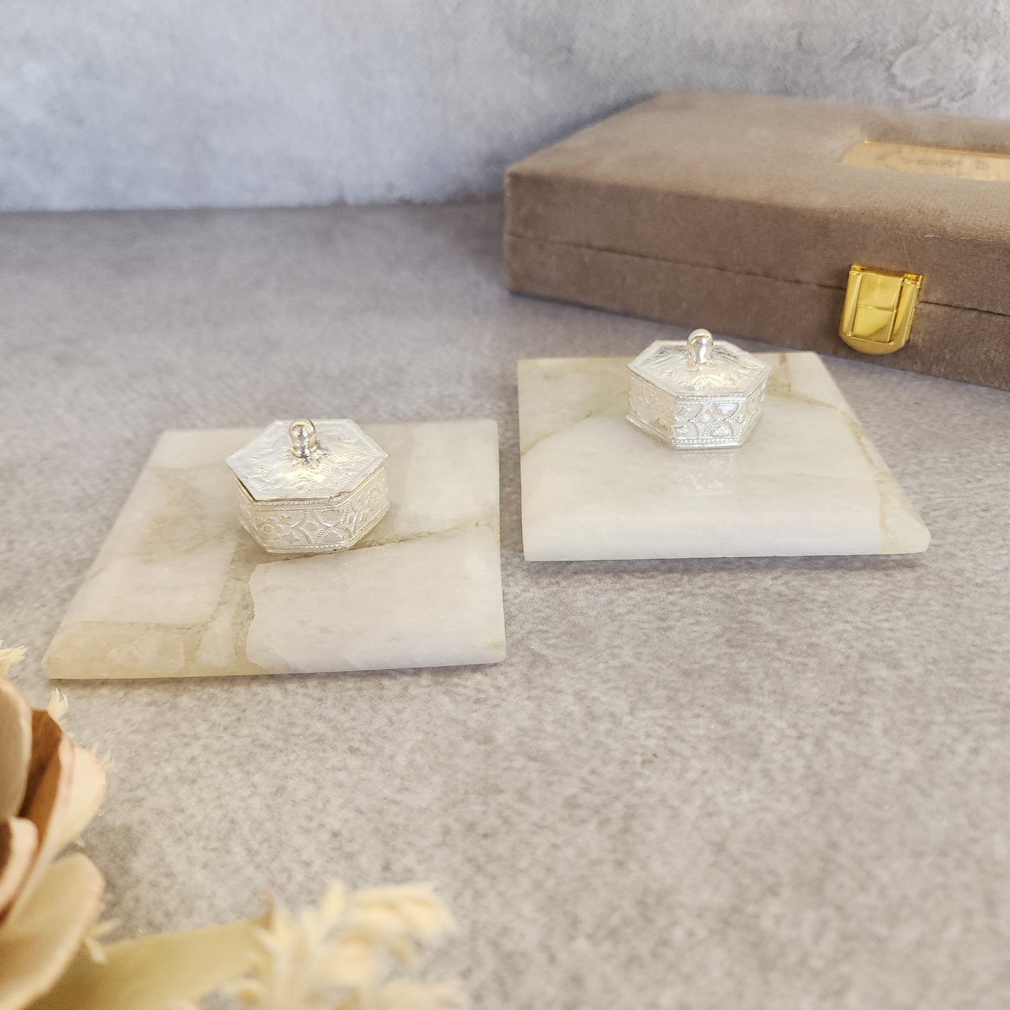 Quartz Hexagonal Kesar Elaichi Set