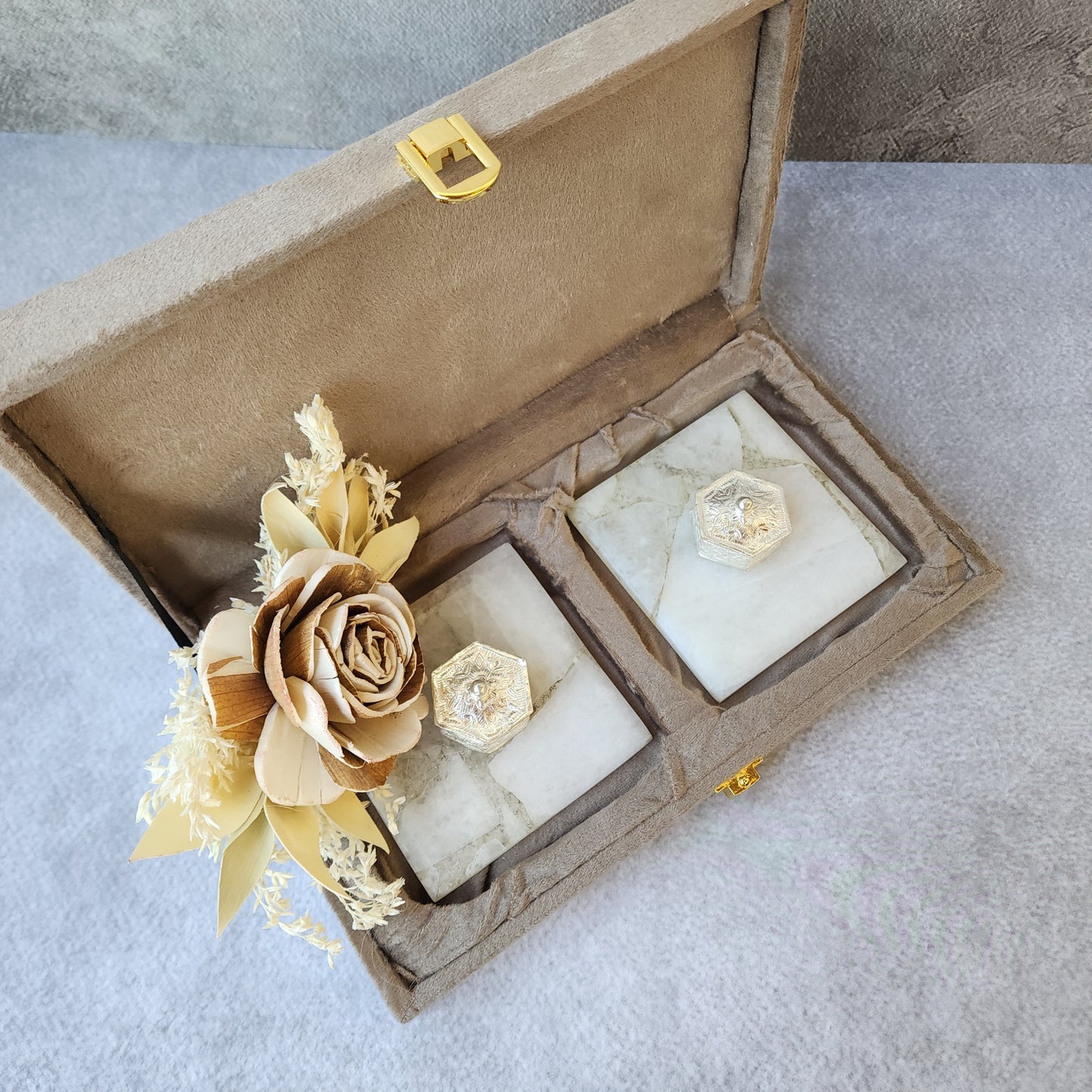 Quartz Hexagonal Kesar Elaichi Set