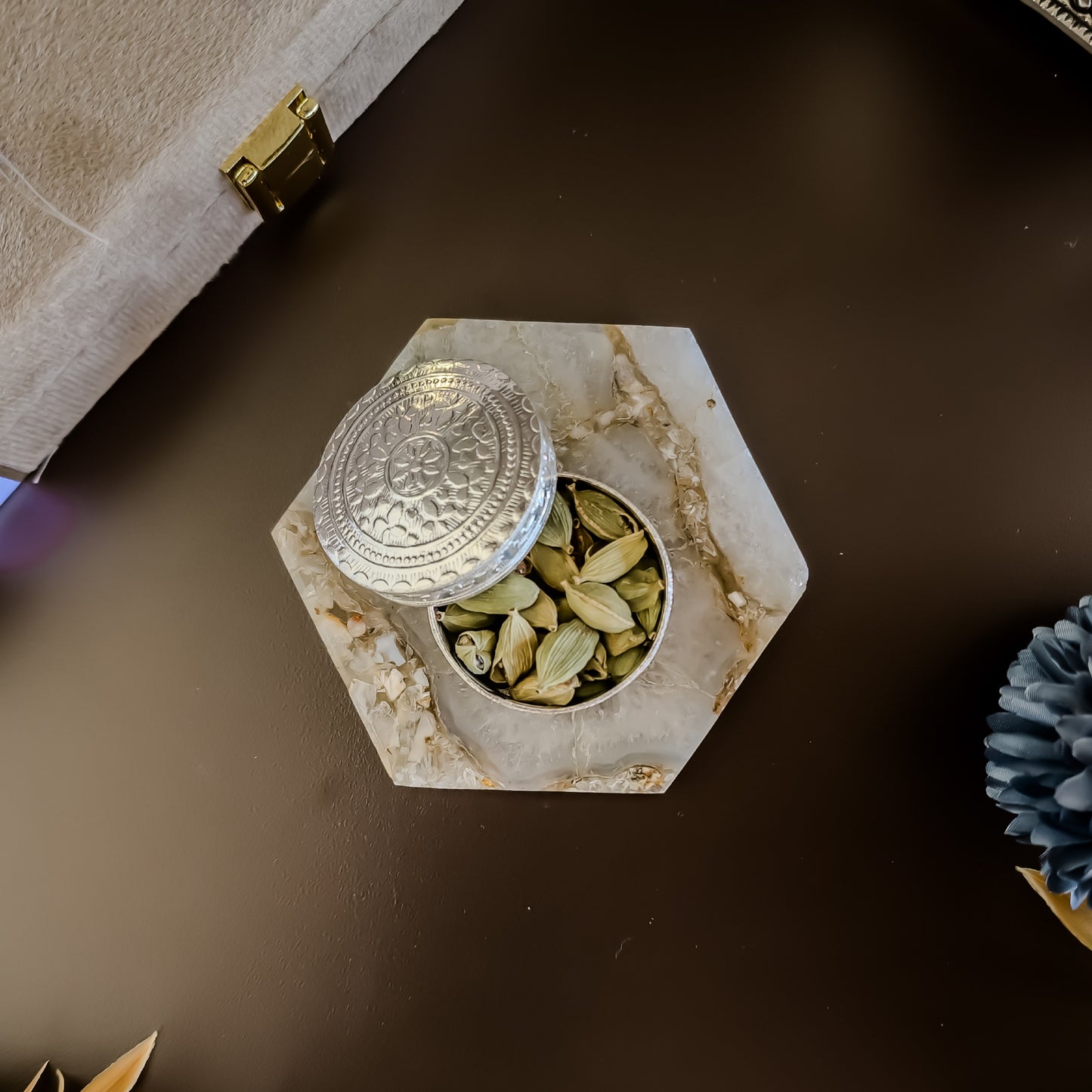 Natural agate hexagonal gemstone coaster with silver dibbi