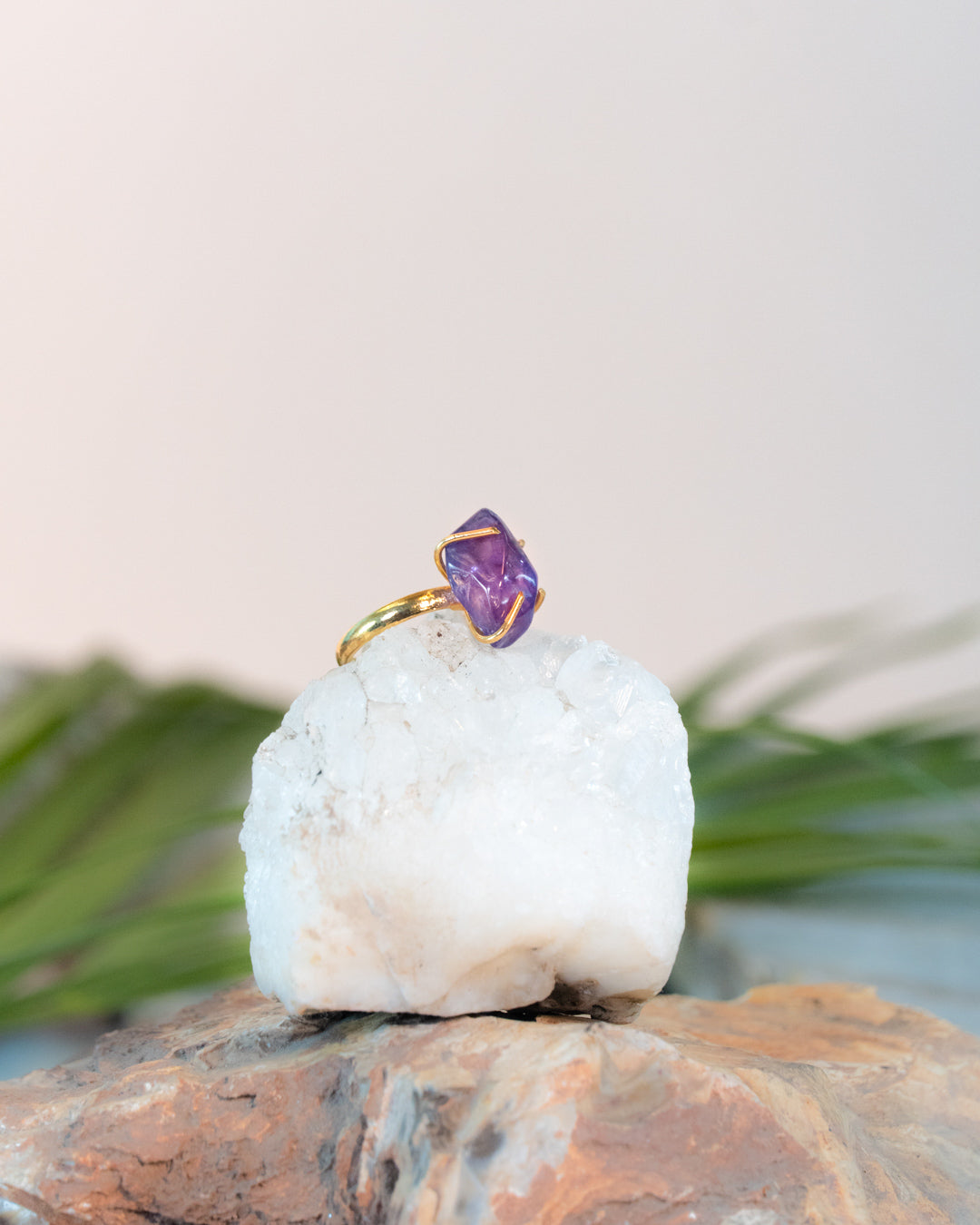 How to Use Amethyst To Calm Anxiety, Fear & Depression? | Gemexi